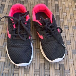 💗Final deal 💗Pink and black  sneakers 👟
